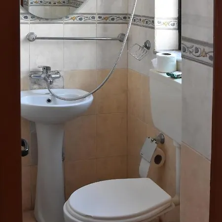 Bujtina Darian Hotel *